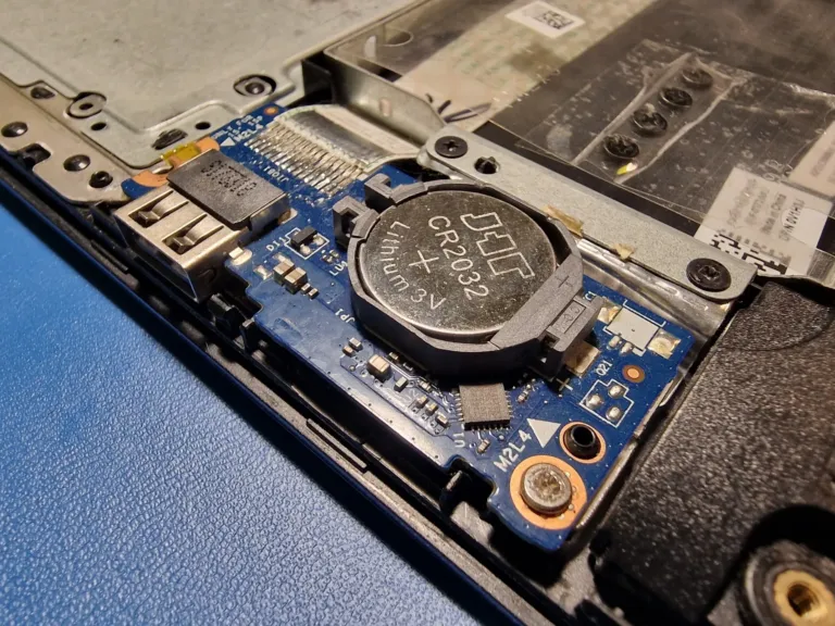 Wymiana_baterii_bios_w_laptopie_Tarnow